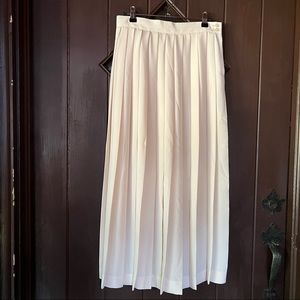 MOVING SALE! Vintage pleated cream skirt